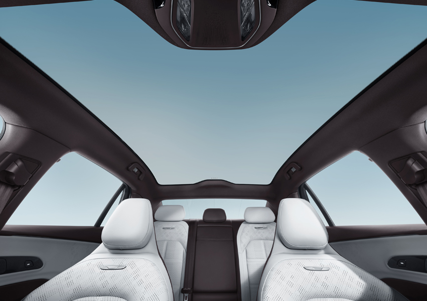 HONGQI EH7 — interior detail 1