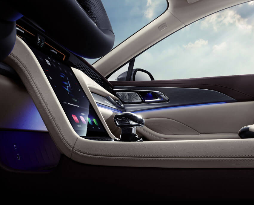 HONGQI H5 — interior detail 1