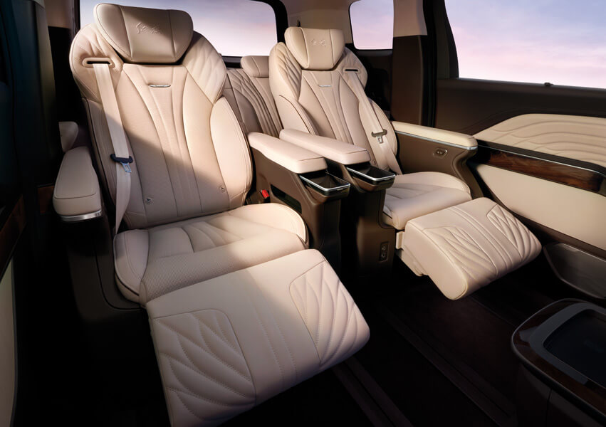 HONGQI HQ9 — interior detail 3