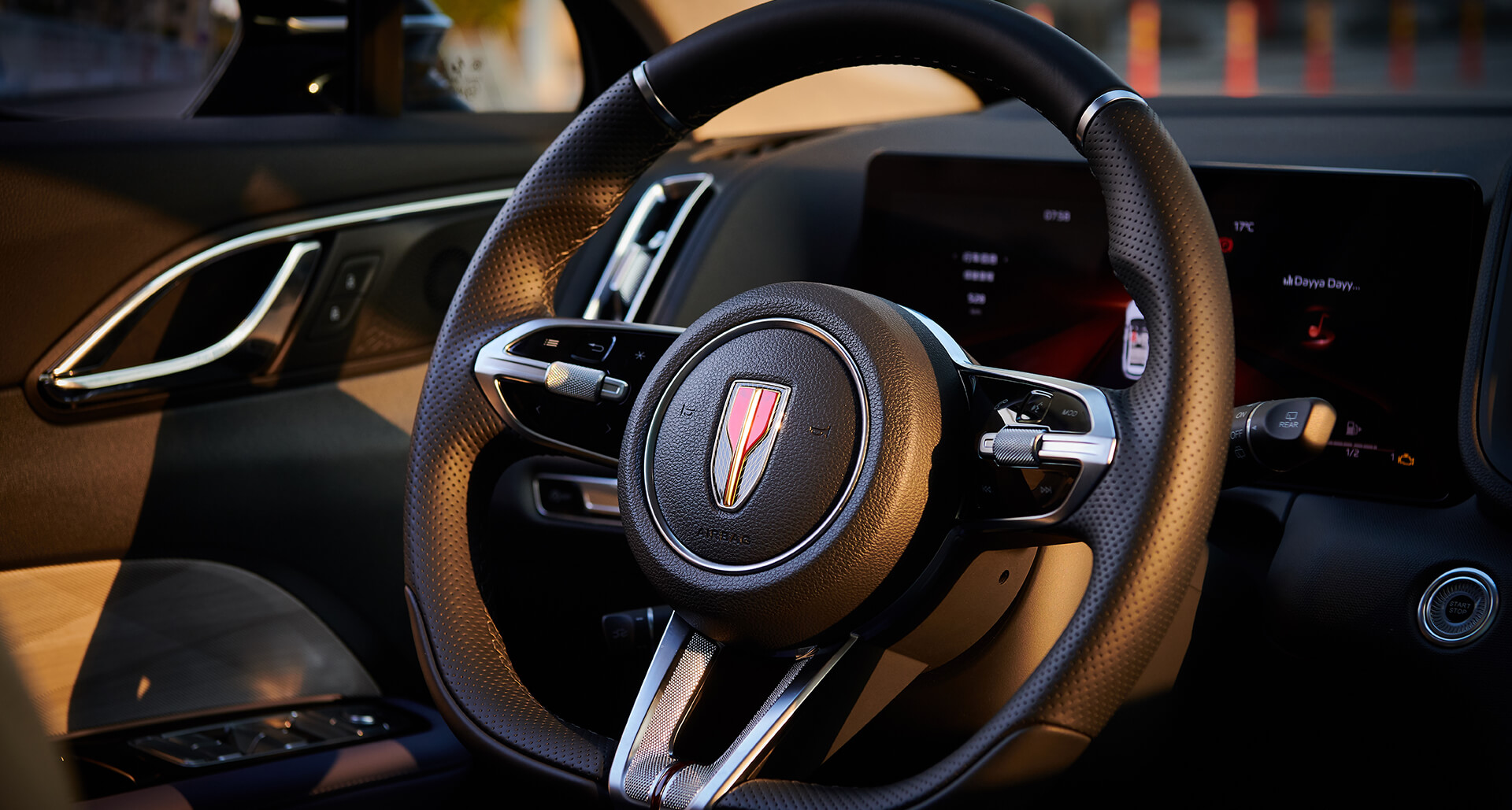HONGQI HS3 — interior detail 3