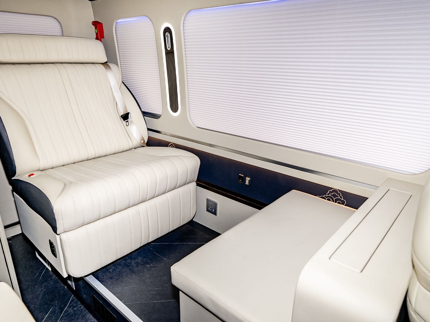 HONGQI GUOYUE — interior detail 6